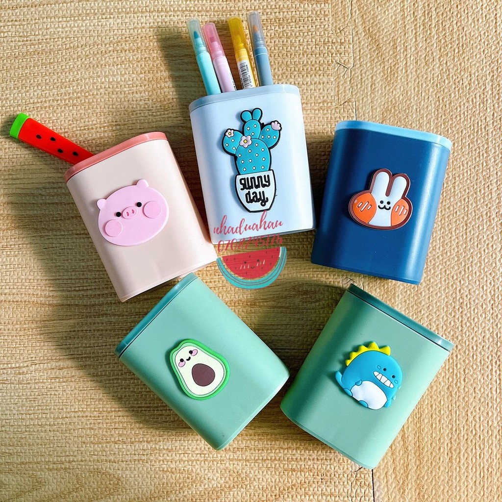 Một cái cắm bút 2 ngăn nhiều màu đính sticker cực xinh