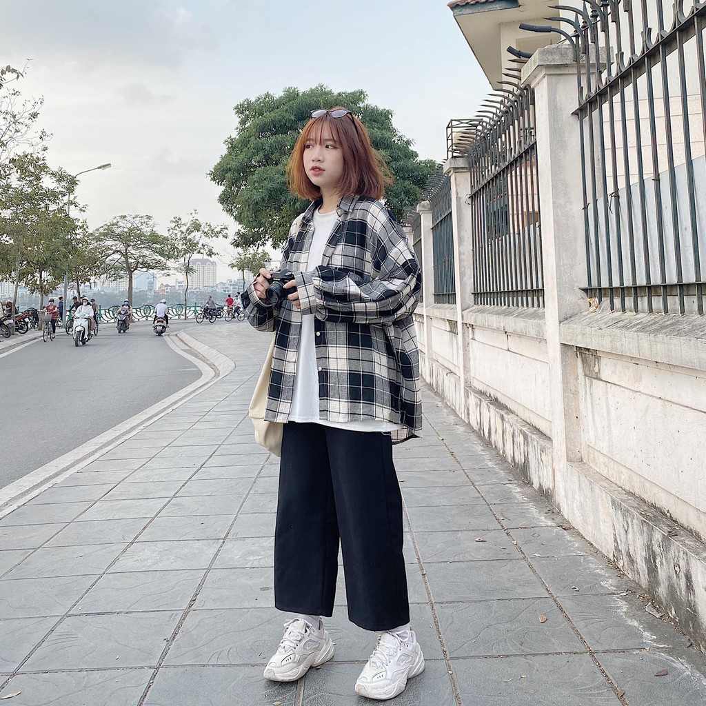Áo sơ mi nữ kẻ caro Lylyshop, áo sơ mi nữ form rộng tay phồng freesize phong cách unisex - ullzang - sơ mi kẻ đen trắng | BigBuy360 - bigbuy360.vn