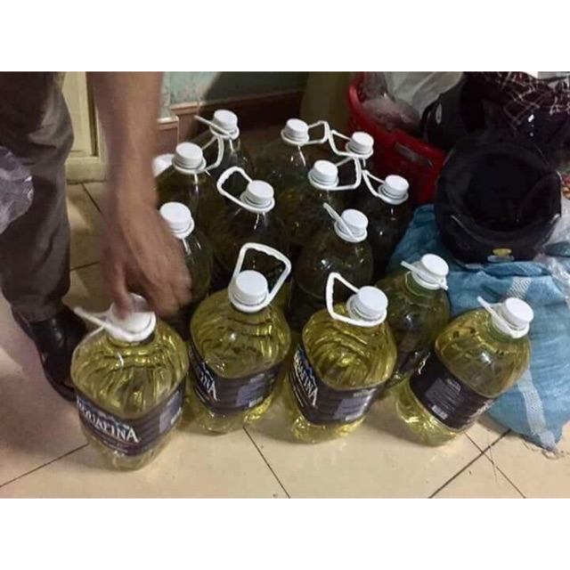 Sỉ dầu tràm Hue 1 lít date mới nhất tắm và bôi cho trẻ