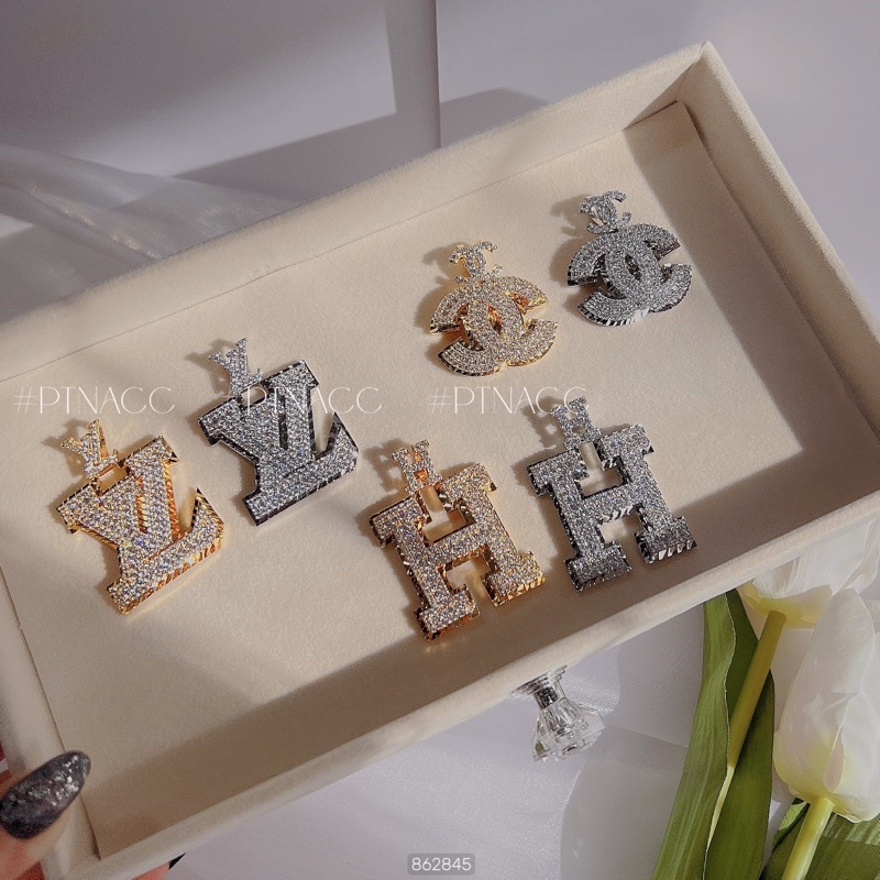 Mặt lẻ dây chuyền logo thương hiệu đính full soàn tấm xi bạch kim, xi mạ vàng .PTNACC.