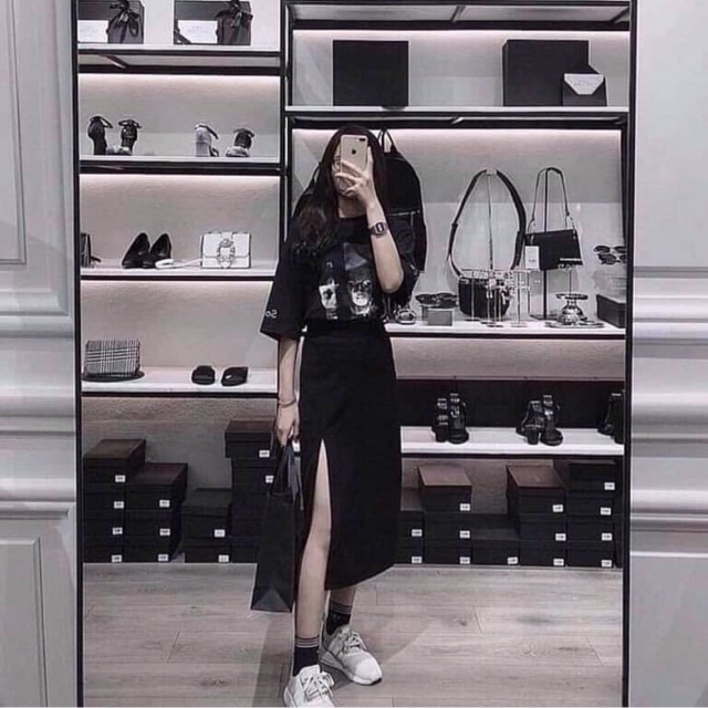 Váy xẻ tà đen