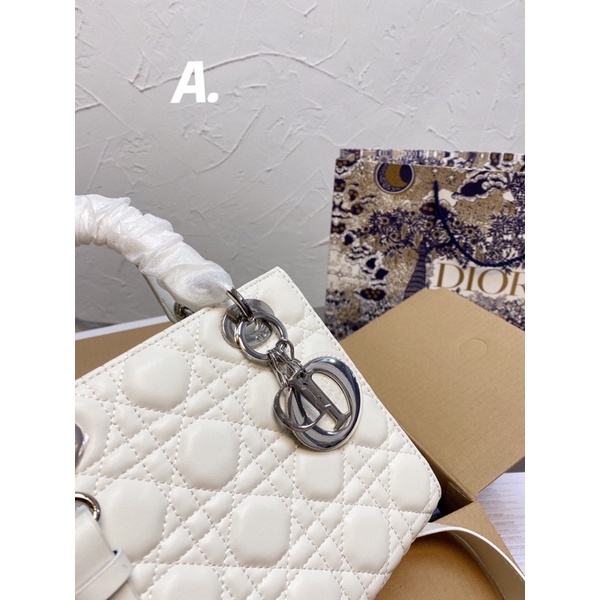 TÚI  LADY 5 Ô DA LÌ KÈM KHĂN KHOÁ BẠC SILVER METAL