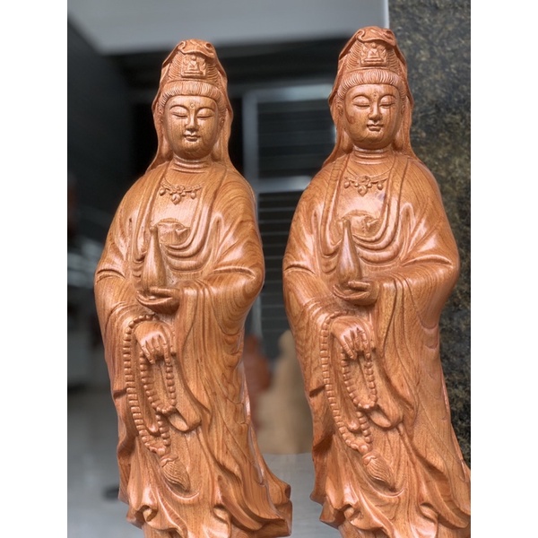 Tượng Phật Quan âm đứng gỗ hương