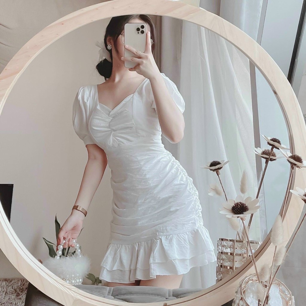 Đầm dự tiệc cổ vuông nhíu ngực nhún xếp ly thân Kpboutique màu trắng chất vải mềm mịn xếp ly cầu kỳ