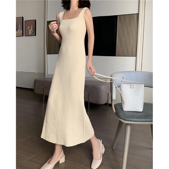 Váy len đầm len hai dây cổ vuông dáng dài tiểu thư