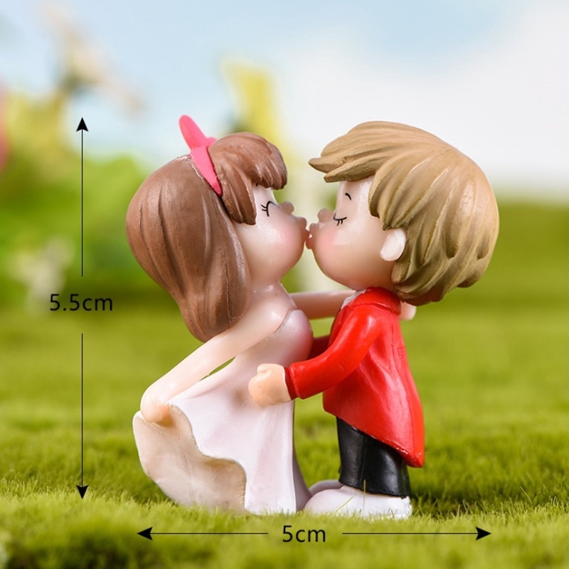 Set 2 Mô Hình Cặp Đôi Marry Kissing Trang Trí Sân Vườn
