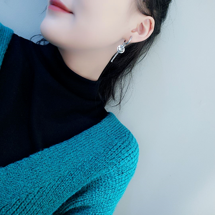 Bông tai dài hình mặt cười phong cách retro thời trang