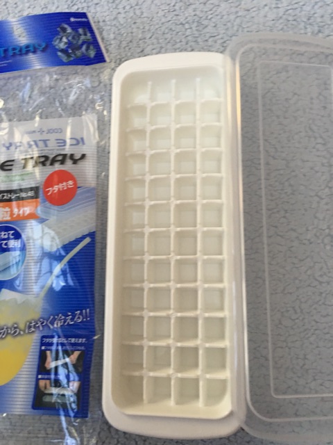 Khay đá 48 viên có nắp Nhật Bản