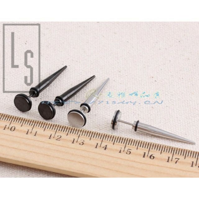 Khuyên GDragon BIGBANG đinh nhọn