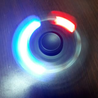 Fidget Spinner - Món đồ chơi Con Quay 3 Cánh Bằng Đồng có LED