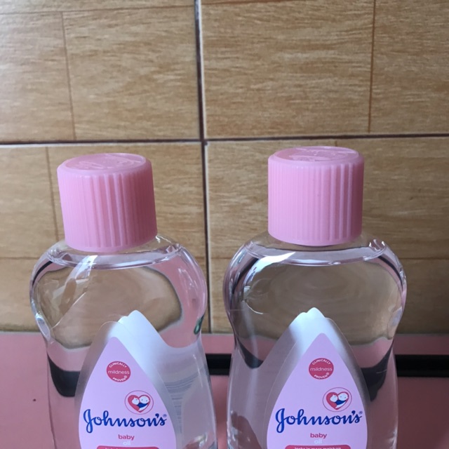 Dầu Massa Dưỡng Ẩm Johnson Baby Oil  200ml