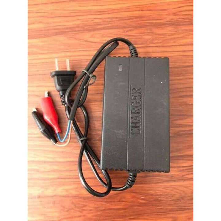 - Sạc nhanh bình ắc qui 12v 2A mẫu mới có báo led đầy tự ngắt 10ah - 30ah