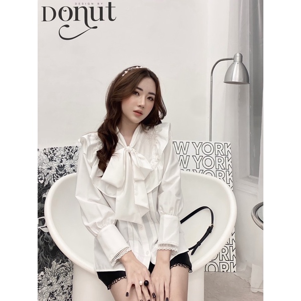 Áo trắng nơ buộc