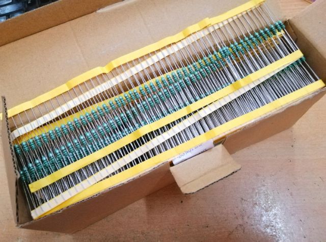10 cuộn cảm cắm AL0410 10% các trị số: 4.7uH, 22uH, 47uH,100uH, 220uH, 330uH,470uH, 680uH, 1mH