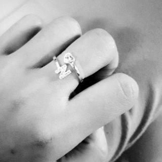 Nhẫn nữ, bạc ta, chữ cái