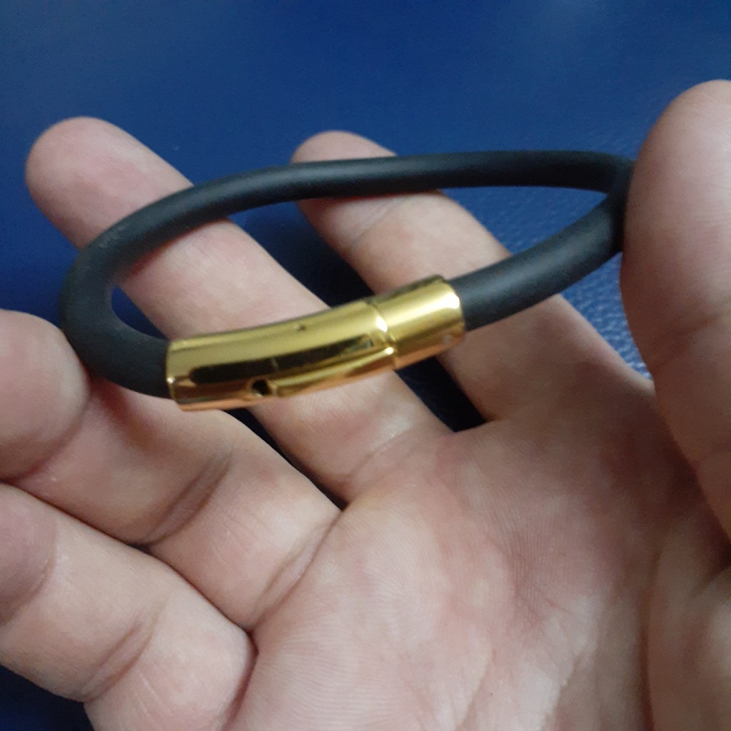 Vòng tay cao su cao cấp 6 ly khóa vip màu vàng chốt ngang 2 đầu siêu đẹp, bền màu - Thể hiện đẳng cấp phái mạnh