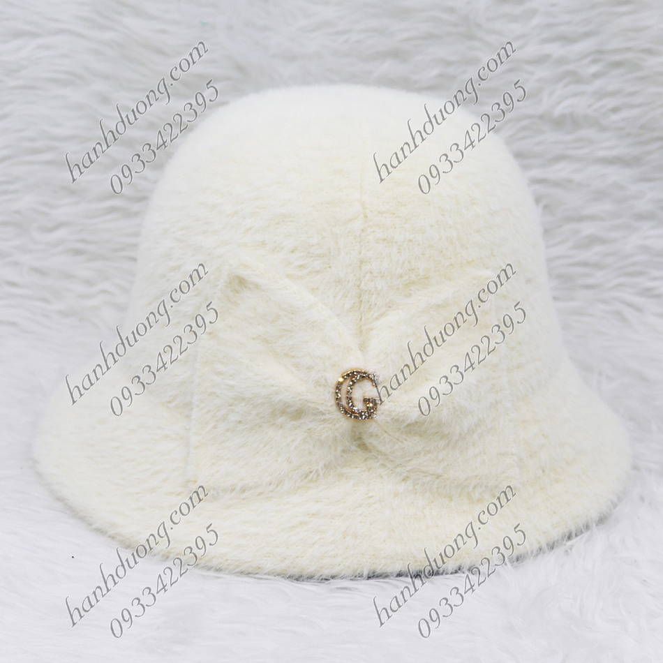 Mũ  bucket vành cụp lông xù hàng quảng châu gắn nơ kèm mặt sắt chữ G, vành rộng 5cm, phía trong có 2 dây rút phía trong