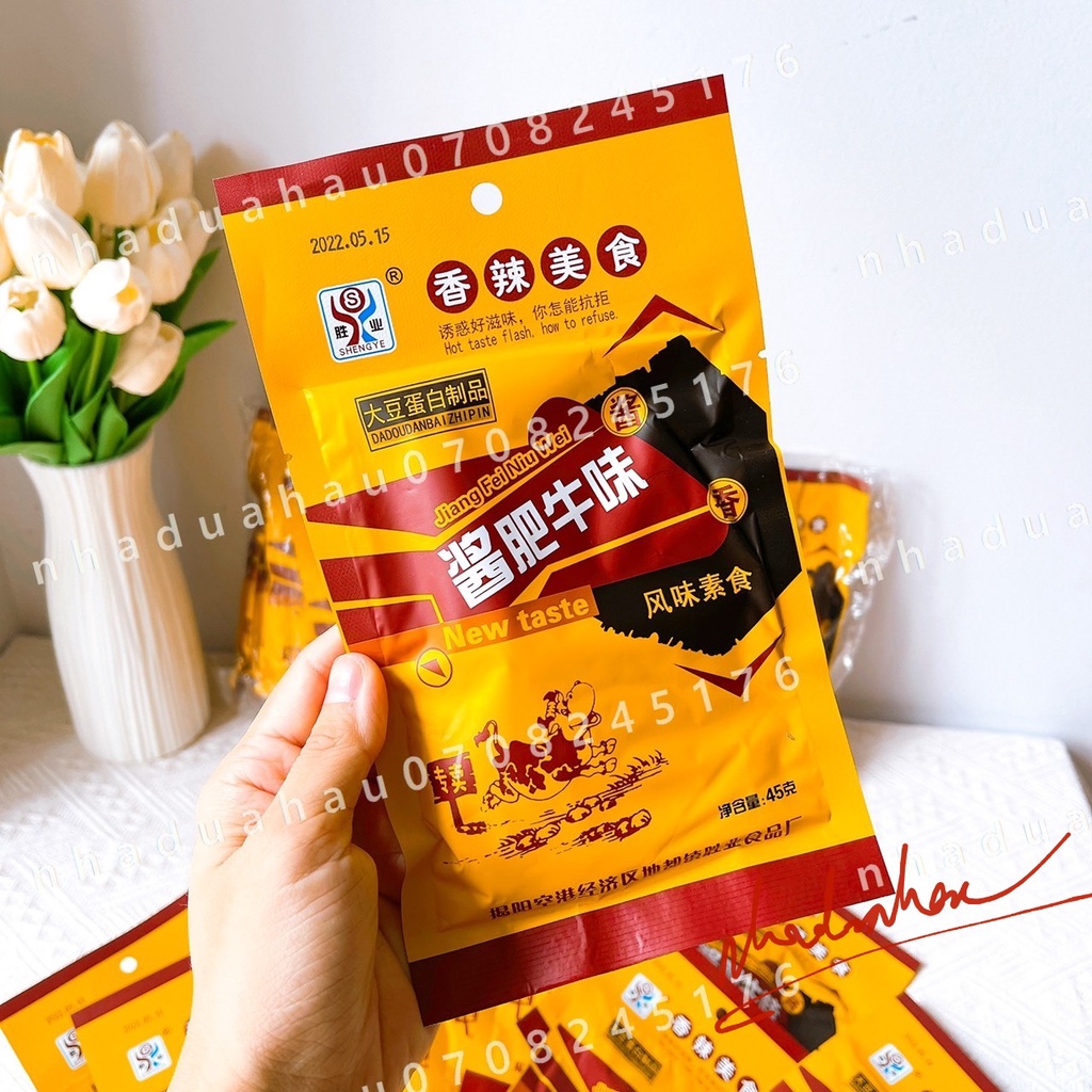 Một lốc gồm 20 gói ăn vặt hổ chay vị cay Hongkong gói 45gam