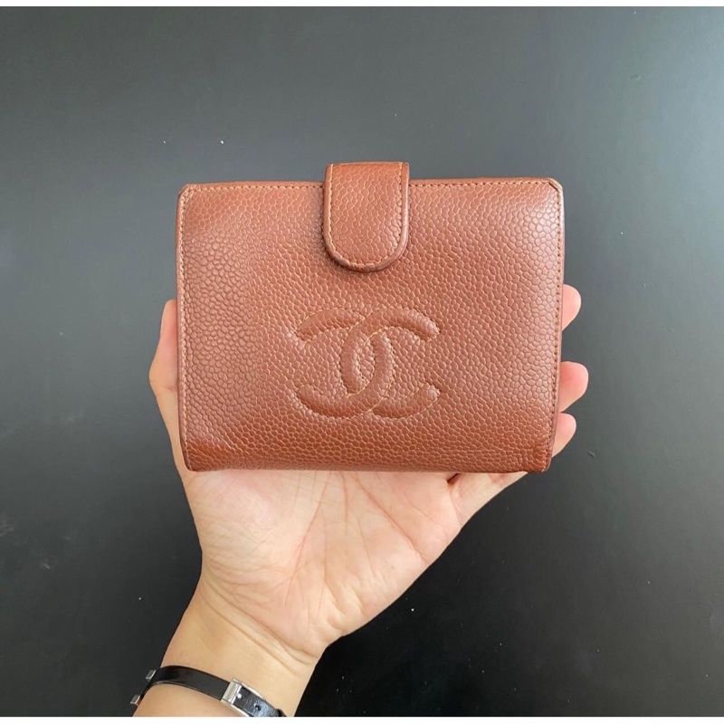 Ví màu nâu hiệu