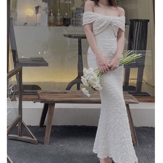 ND55 Đầm trắng trễ vai xốp nhăn 2 lớp ôm body dáng dài form tôn dáng.
