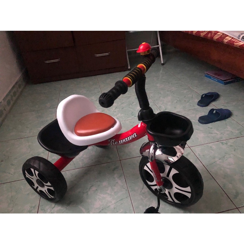 Xe đạp 3 bánh cho bé từ 2-5 tuổi.Khung thép ,yên da,có giỏ để đồ.BH 1 năm