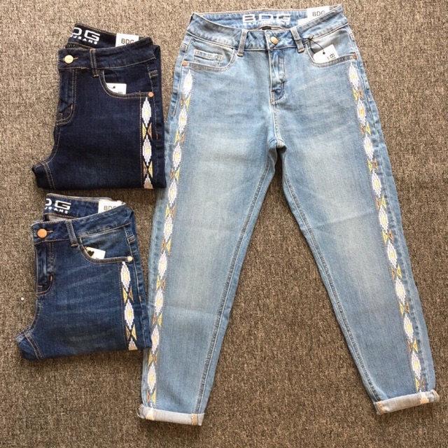 Quẩn jeans  thiêu hoa văn
