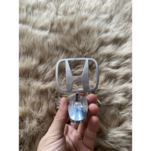 logo Honda trang trí nắp capo