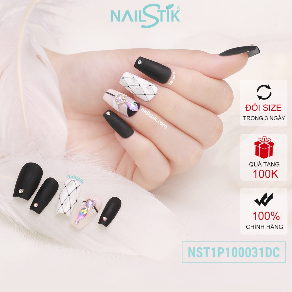 Móng úp thiết kế by NAILSTIK, màu đen, form móng coffin, dài 031
