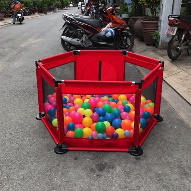 Quây cũi kiêm nhà bóng cho bé tặng kèm bóng