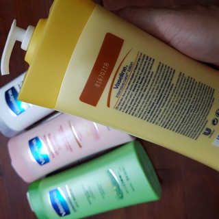 Dưỡng thể váeline Mỹ 725 ml