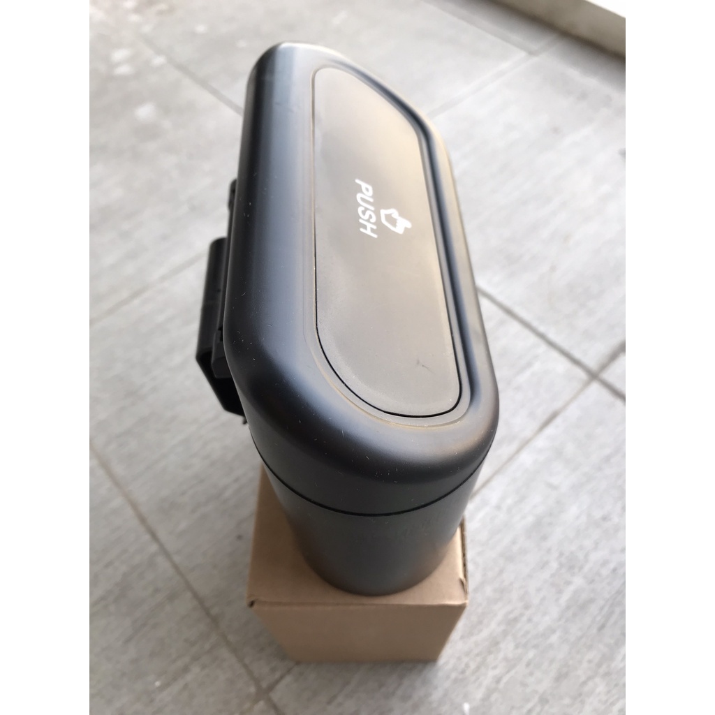 Hộp đựng rác mini nhỏ gọn và tiện dụng cho xe hơi