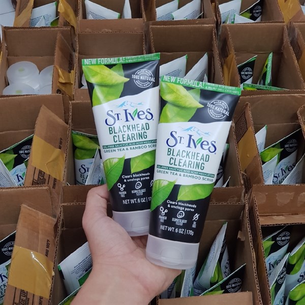 SỮA RỬA MẶT ST.IVES BLACKHEAD CLEARING GREEN TEA SCRUB