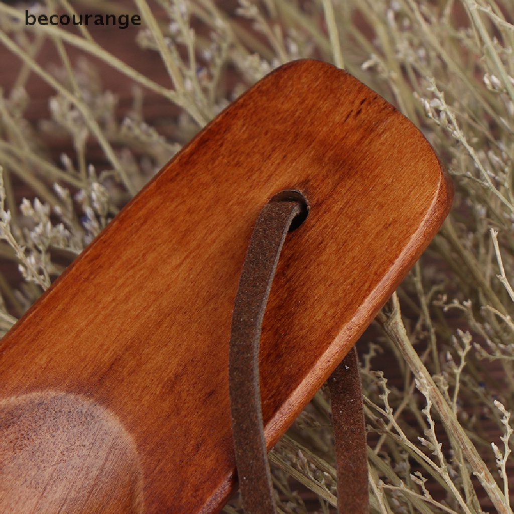 Dụng cụ gỗ thiên nhiên sử dụng để mang giày