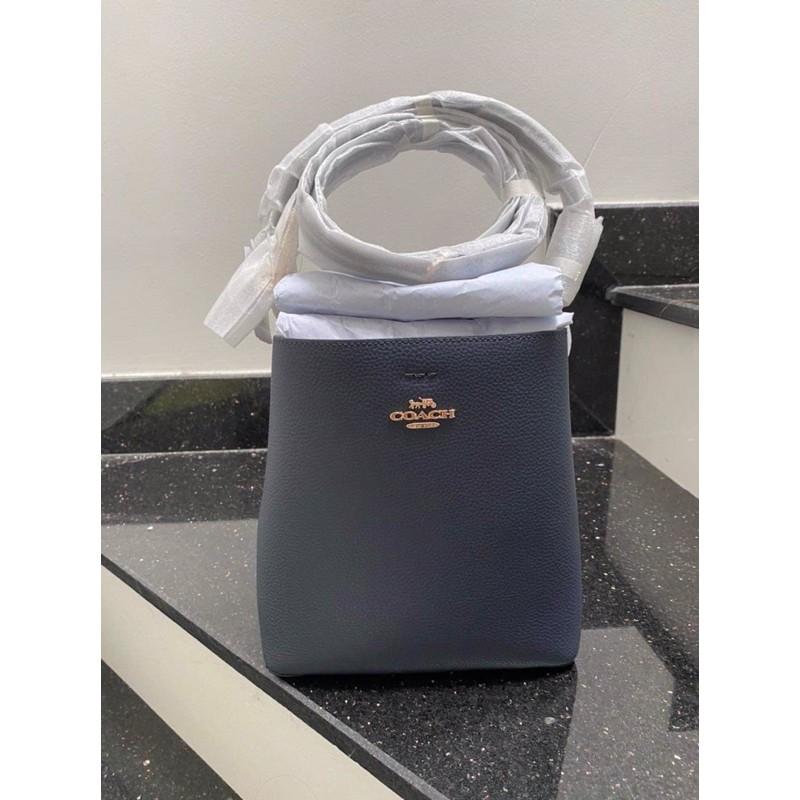 Thanh lý giỏ bucket Coach auth