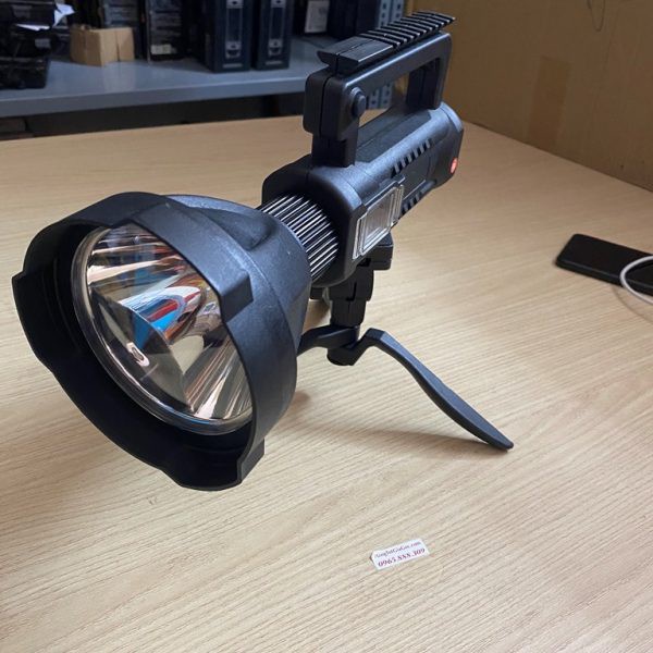 Đèn pin cầm tay siêu sáng chiếu xa 1000m có chân đế  chống thấm nước w591