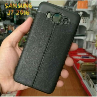 Ốp lưng Samsung Galaxy J7 2016/ J710 Vân da Auto Focus ( Đen )