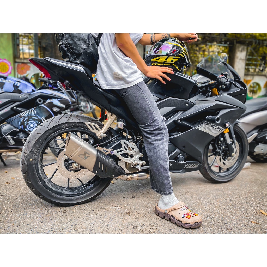 PÔ ĐỘ XE MÁY AKRAPOVIC R1 HÀNG LOẠI 1 - ỐP CARBON, ÂM THANH TRẦM LỰC KO XÉ, HÀNG PÔ ĐỘ LOẠI 1 CHẤT LƯƠNG CAO VÀ TINH XẢO