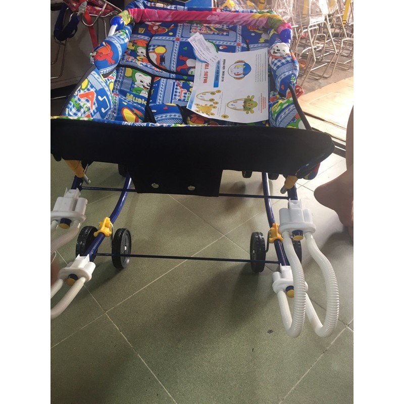 Xe 4 nhún ăn bột Hoàng Thành