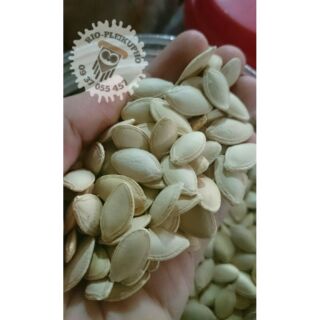 1 kg hạt bí sấy Nhật (trả giá 200k)