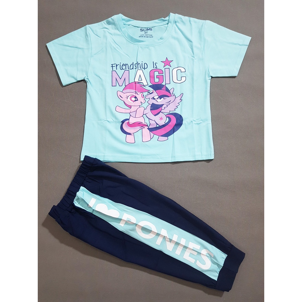 Bộ thun cotton bé gái kiểu thể thao áo croptop in pony quần lửng