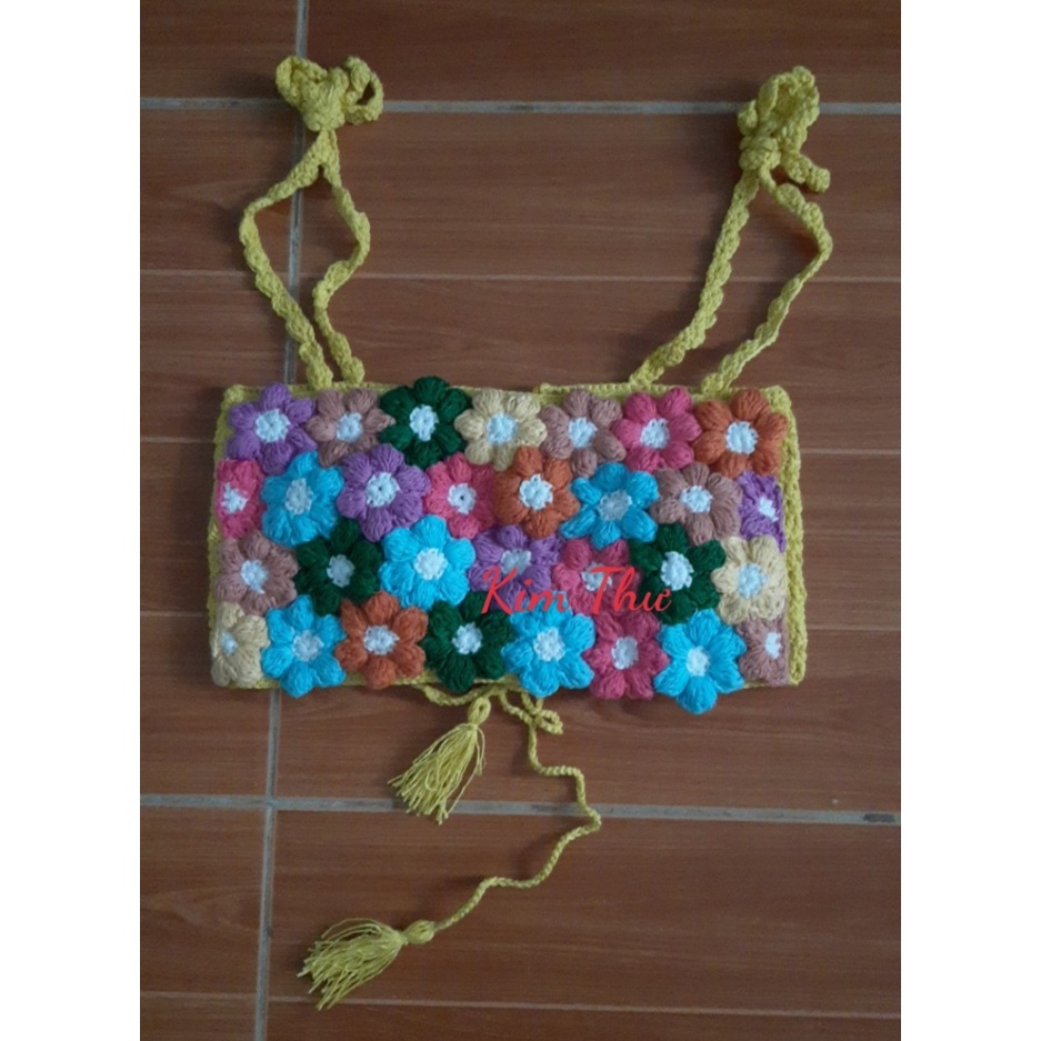 Áo đính hoa móc len