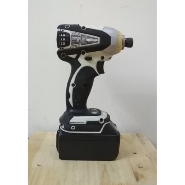 Máy bắn vít cầm tay không chổi than Makita TD132D