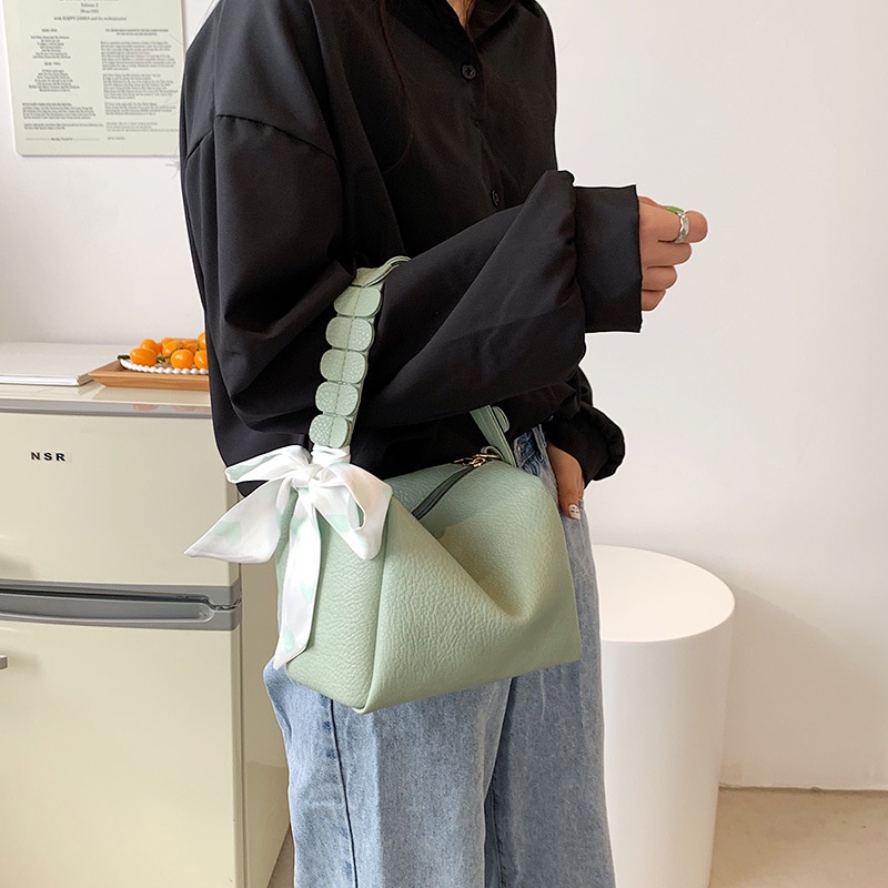 Túi Đeo Chéo Hình Trụ Phối Dây Xích 2022 Thời Trang Phong Cách Pháp Cho Nữ