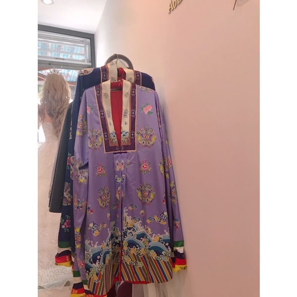 Áo khoác nhật bình màu tím và xanh