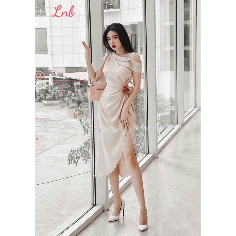 Váy lụa lệch vai hàng thết kế