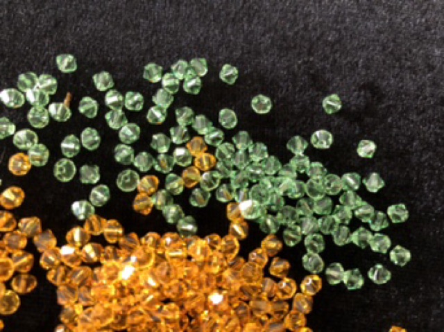 Combo 20 Hạt Pha Lê Nón 4 Ly Pha Lê Áo