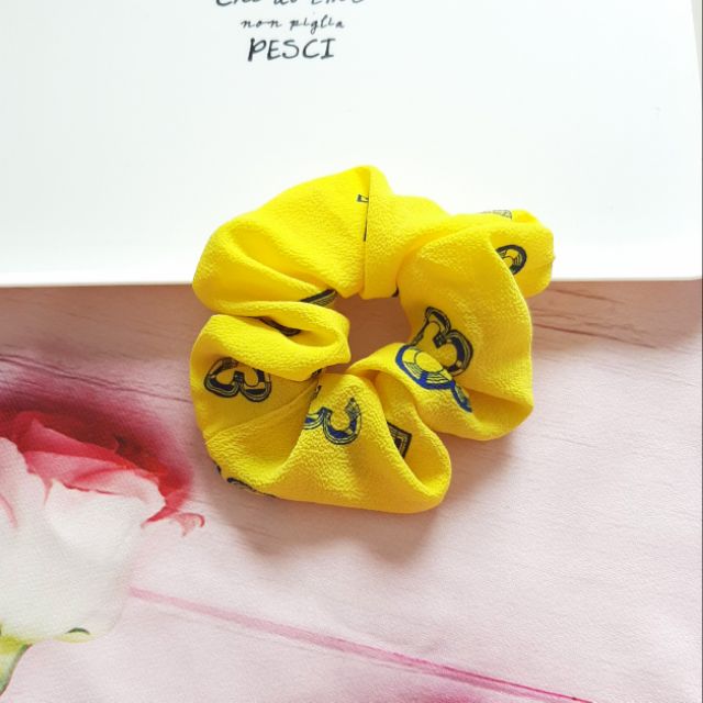 Cột tóc Scrunchie