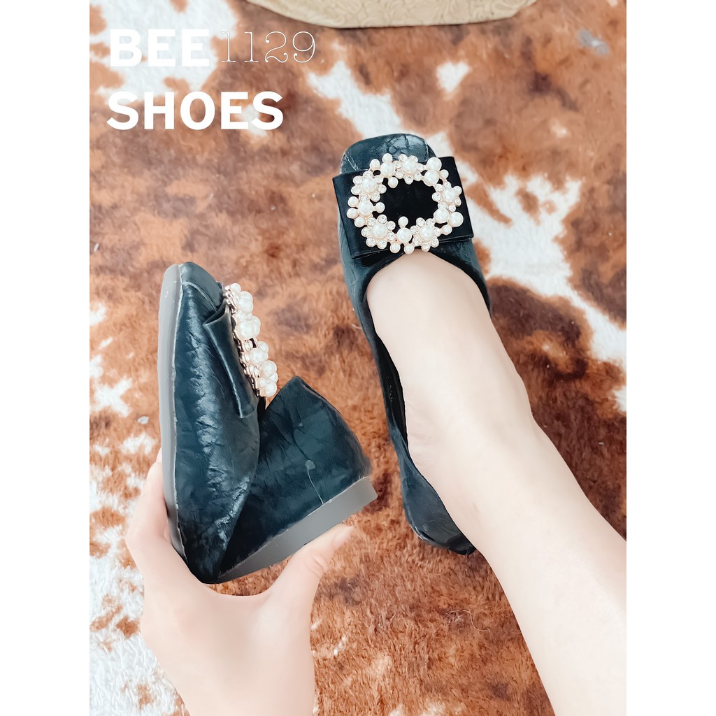 BEESHOES - GIÀY BÚP BÊ NỮ MŨI VUÔNG HỌA TIẾT ĐÁ TRÒN NGỌC - GIÀY BÚP BÊ NỮ ĐẾ BỆT SẴN MÀU ĐEN - KEM - HỒNG ĐẤT 201129