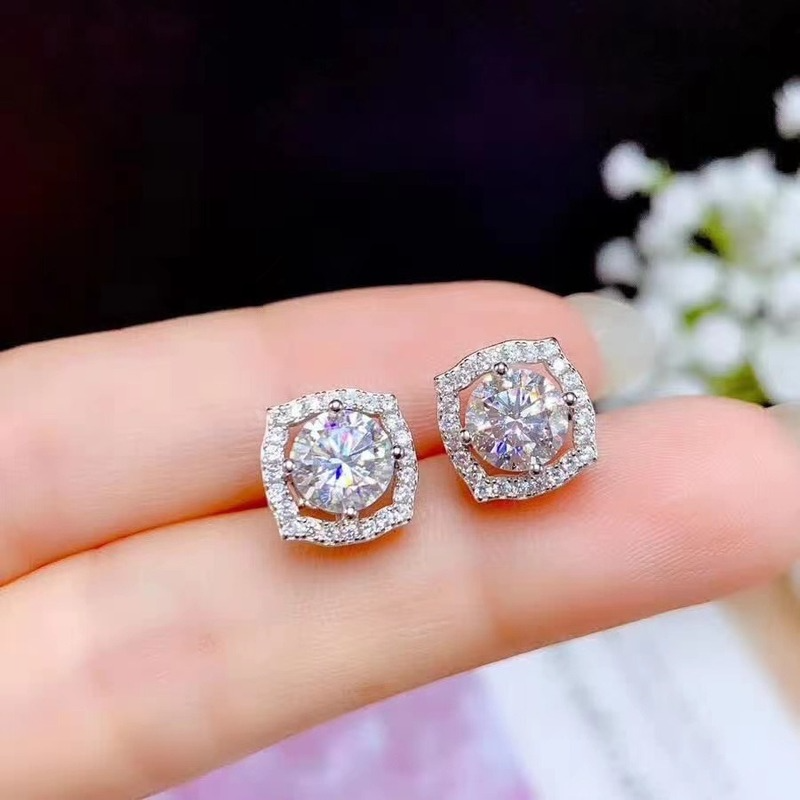 Bông tai đính đá moissanite pt950 sáng tạo