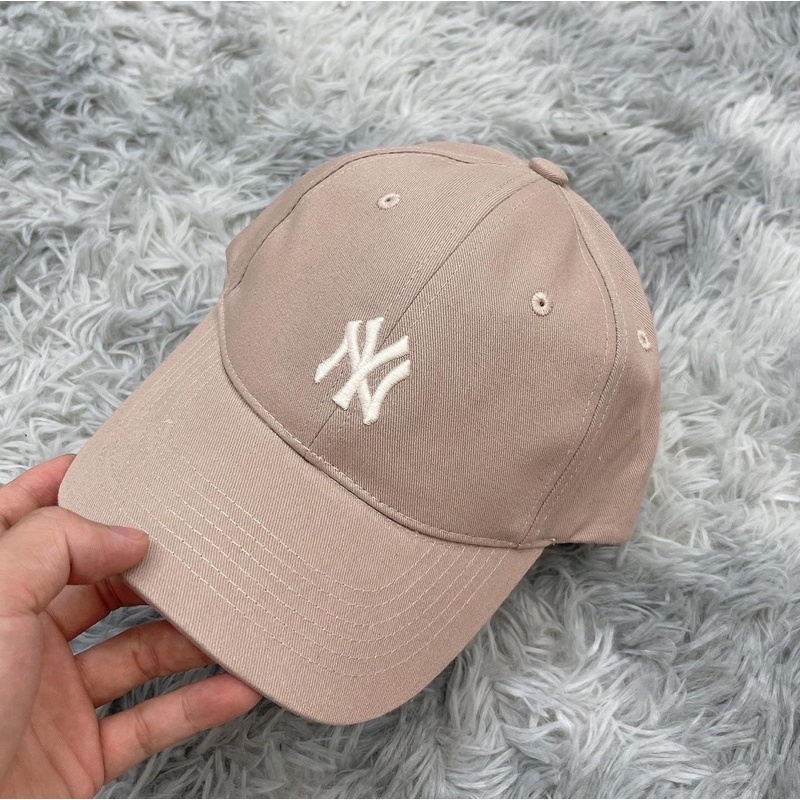 Mũ lưỡi trai MLB màu beige - logo trắng